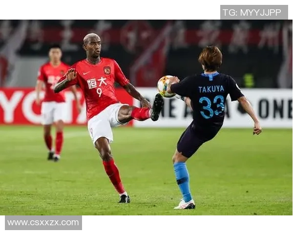 鲁能与恒大激战正酣实时比分更新及精彩瞬间回顾