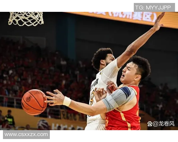 2015年CBA季后赛上海队对阵辽宁队的精彩对决回顾与分析